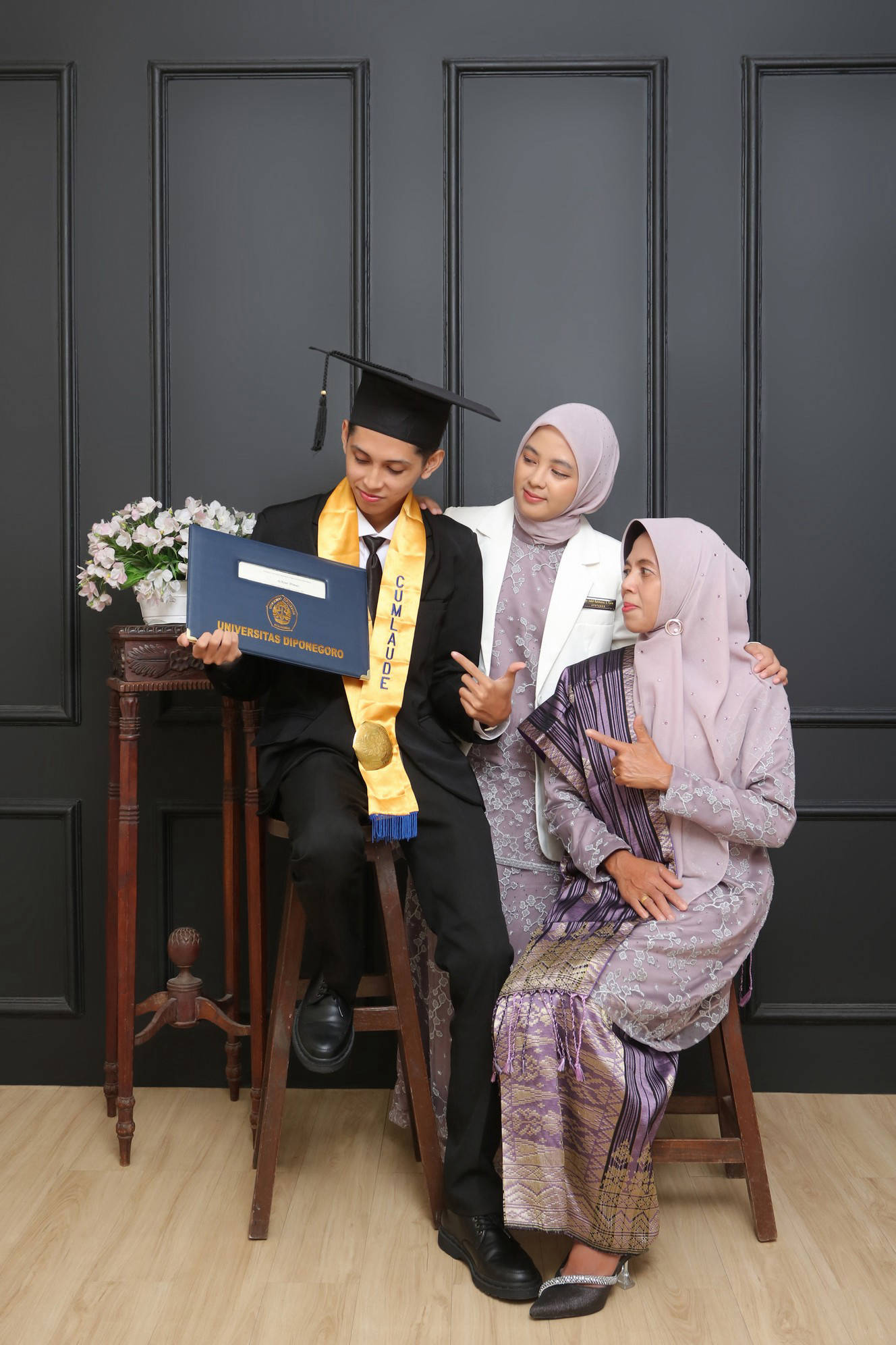 Foto Keluarga Wisuda UNDIP murah