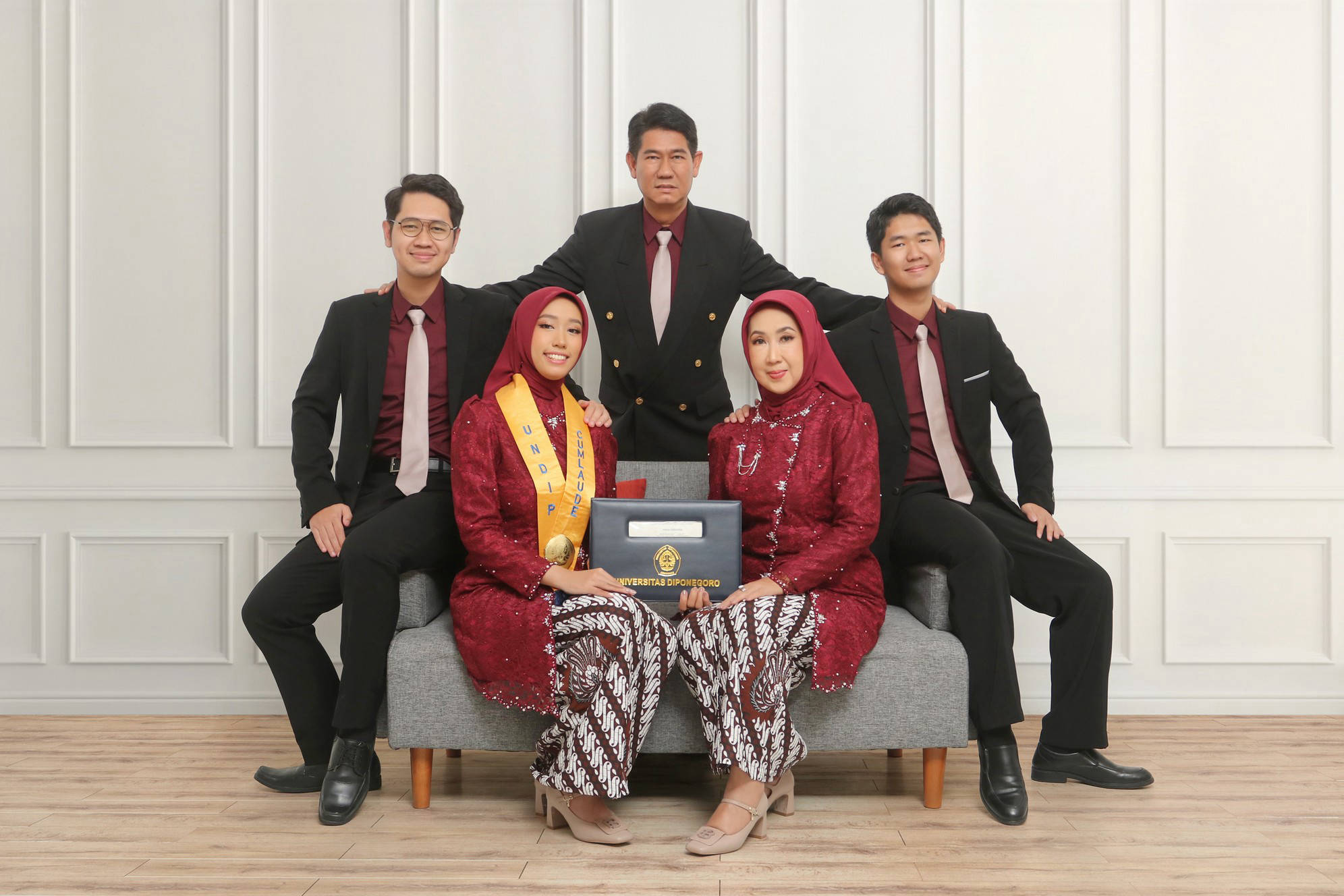 Foto Keluarga Wisuda