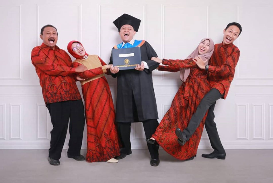FOTO WISUDA SEMARANG POTRAIT
